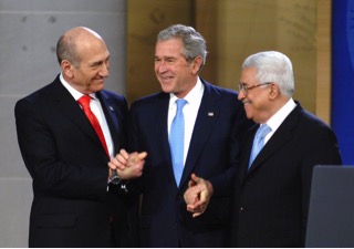 Olmert, Bush e Abu Mazen ad Annapolis nel 2007